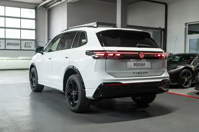 Volkswagen Tiguan view 11