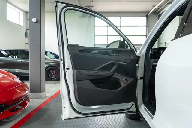 Volkswagen Tiguan view 12