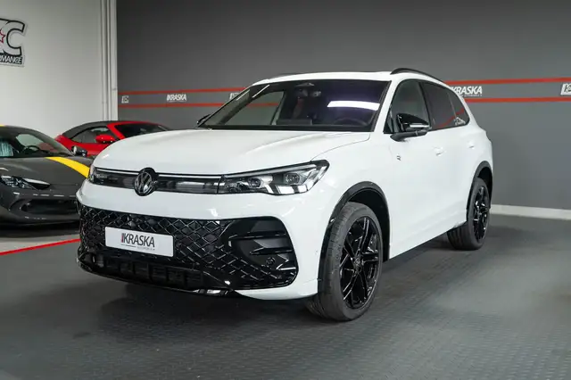 Volkswagen Tiguan view 3