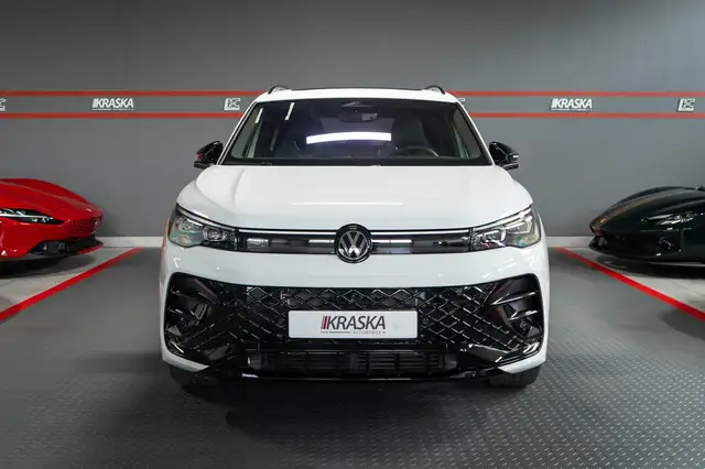 Volkswagen Tiguan view 4
