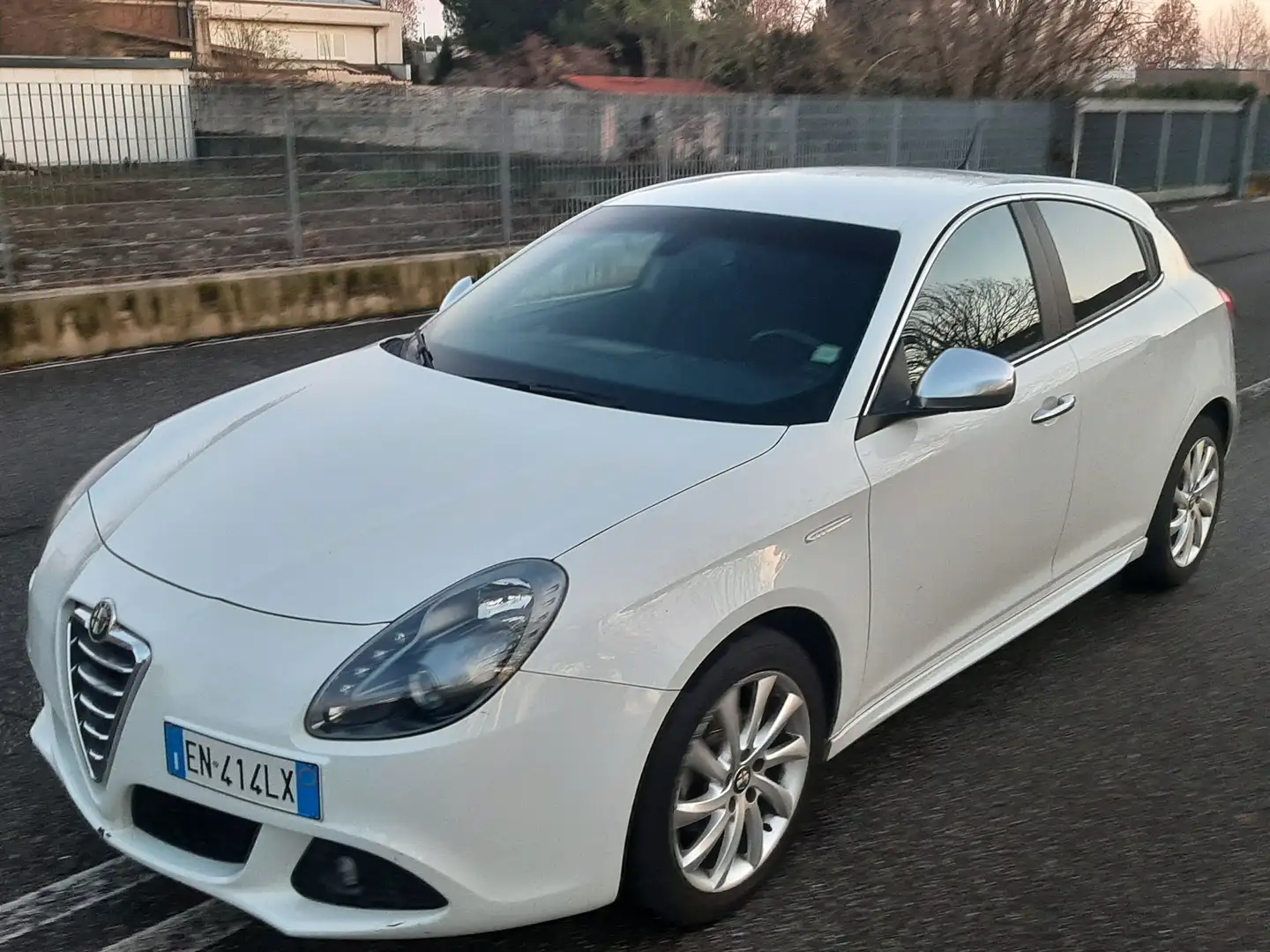 Alfa Romeo Giulietta 1.6 jtdm(2) Exclusive Weiß - 1