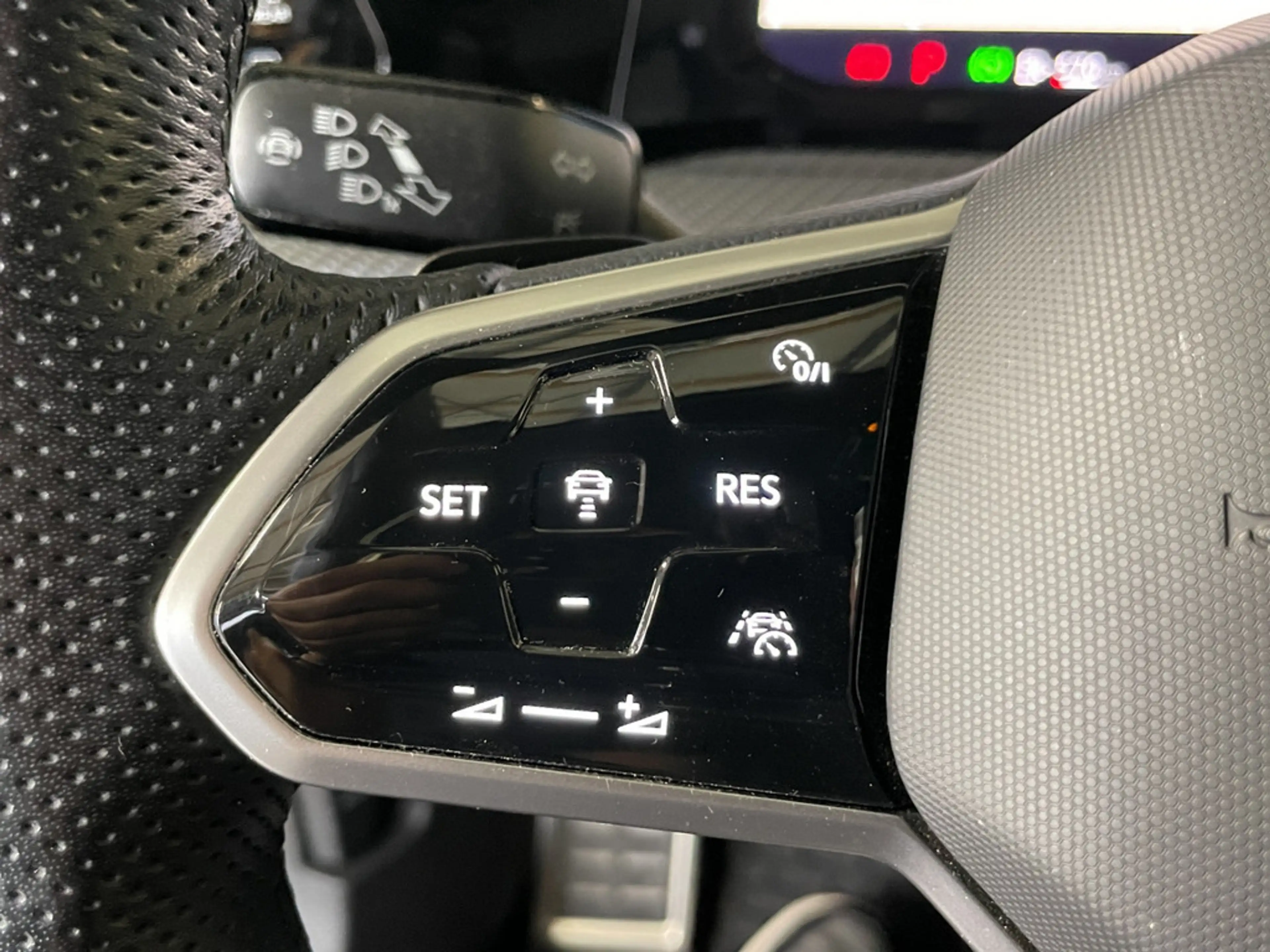 Volkswagen Golf VIII 1.5 eTSI R-Line DSG BLACK STYLE+MATRIX — photo 7