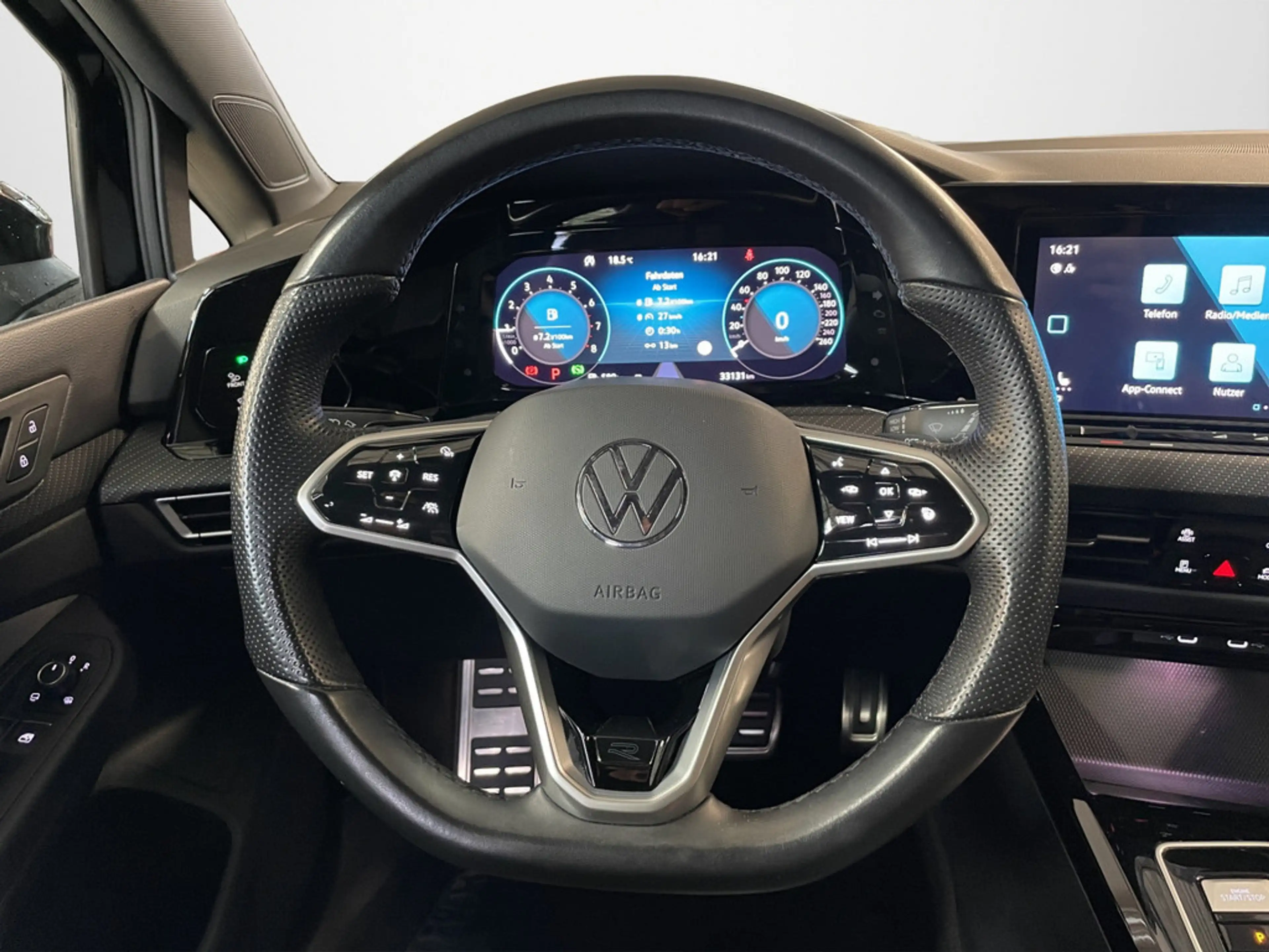 Volkswagen Golf VIII 1.5 eTSI R-Line DSG BLACK STYLE+MATRIX — photo 6