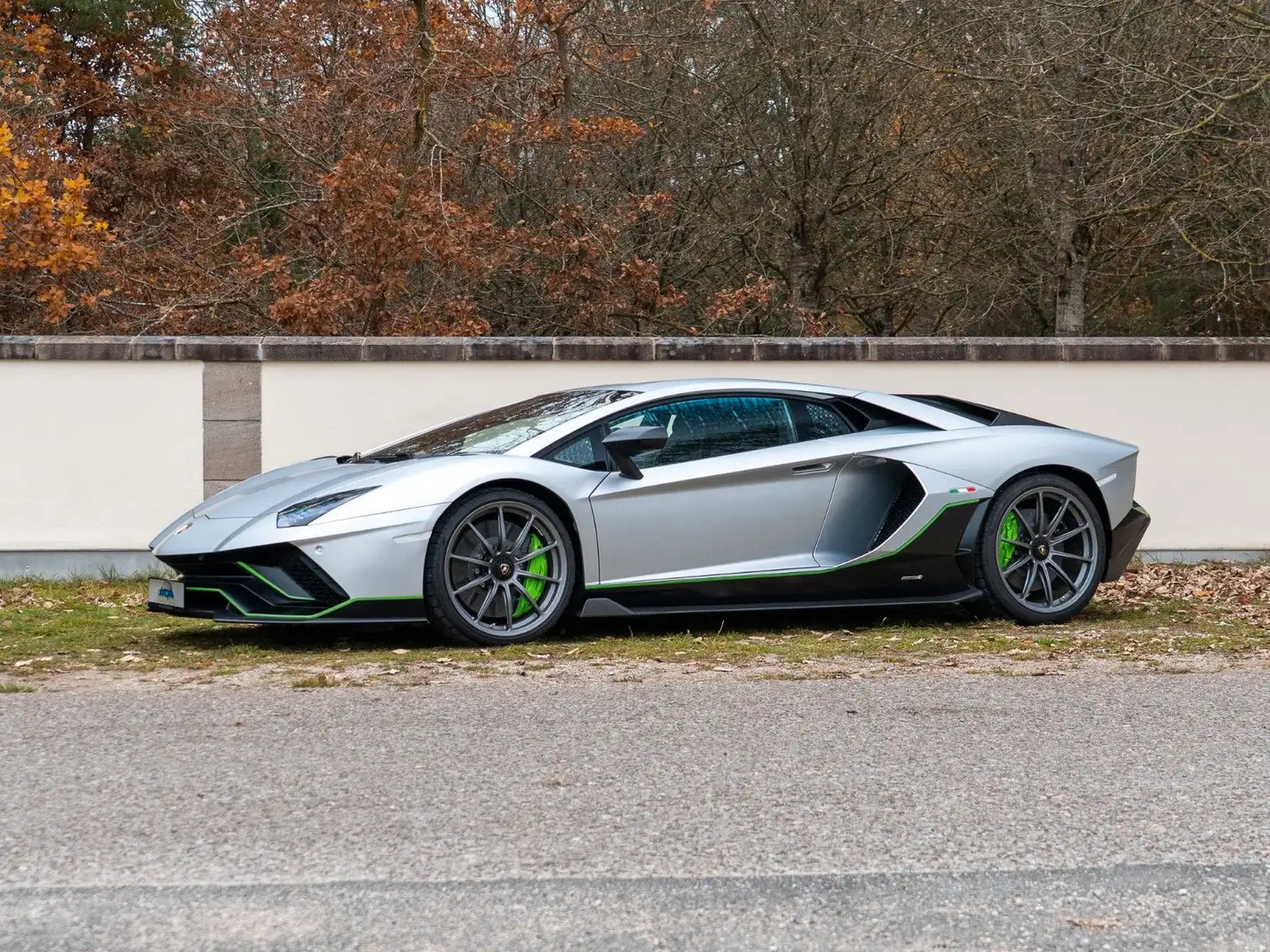 Lamborghini Aventador - 1