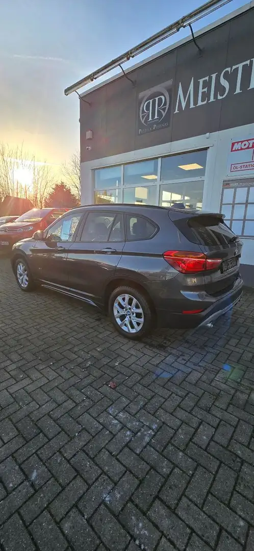 BMW X1 xDrive 20 d Sport Line Gris - 2