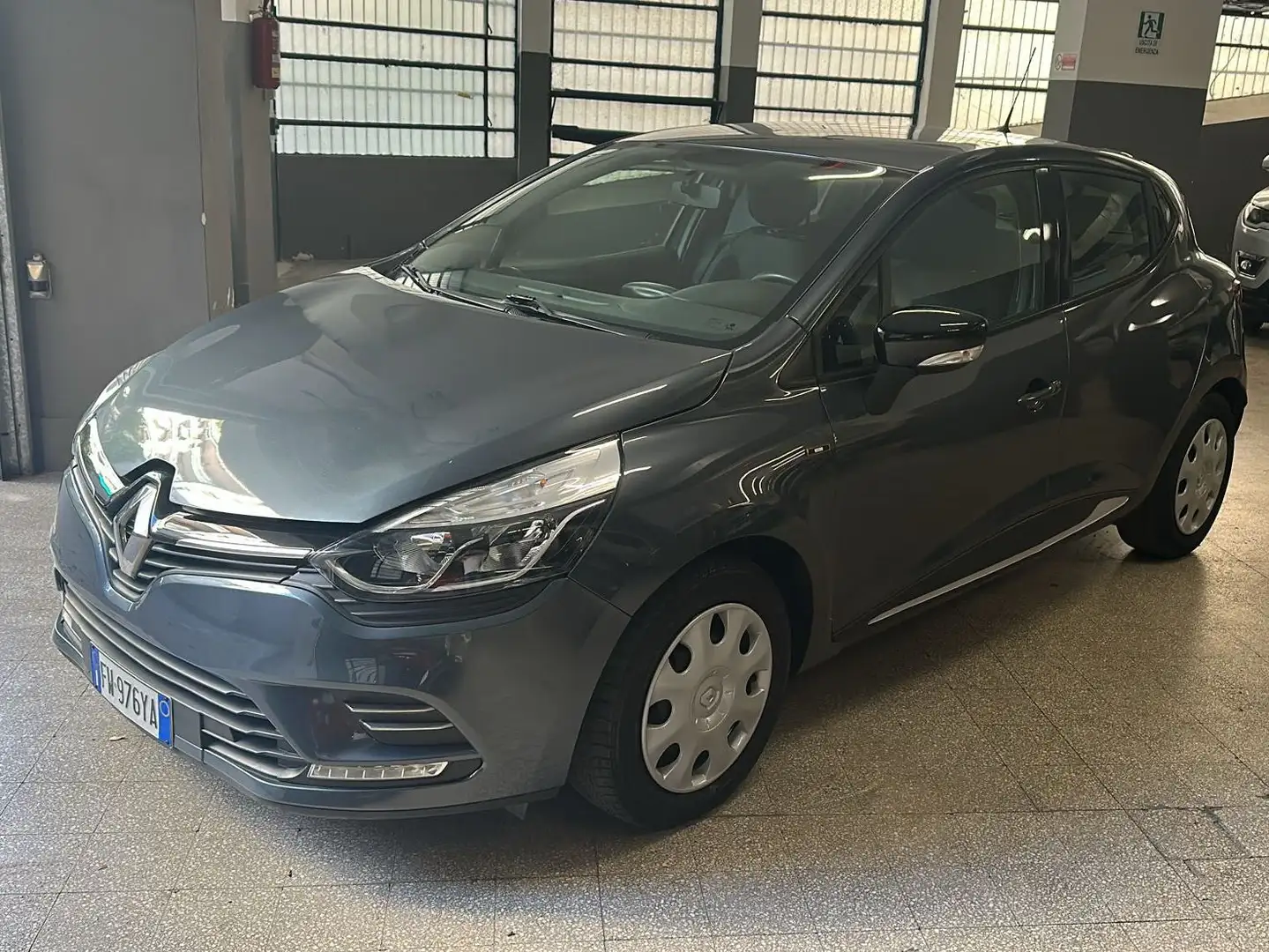 Renault Clio Clio IV 2017 1.5 dci Moschino Zen 75cv Grau - 1