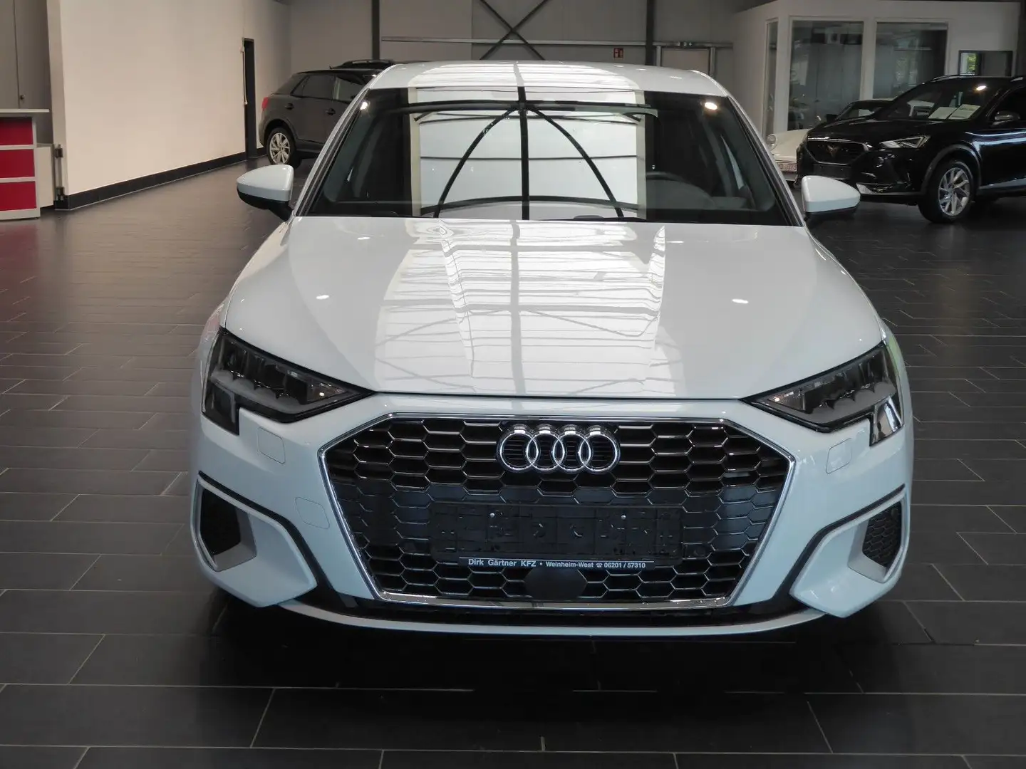 Audi A3 30 TFSI Limousine S tronic advanced 1.Hand White - 2