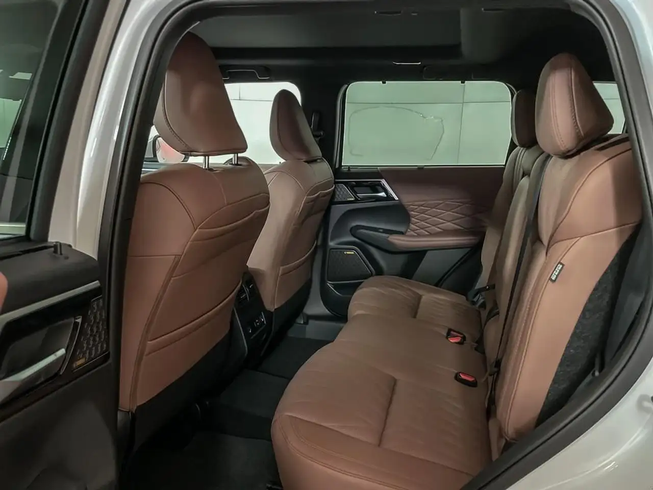 Mitsubishi Outlander снимка Mitsubishi Outlander