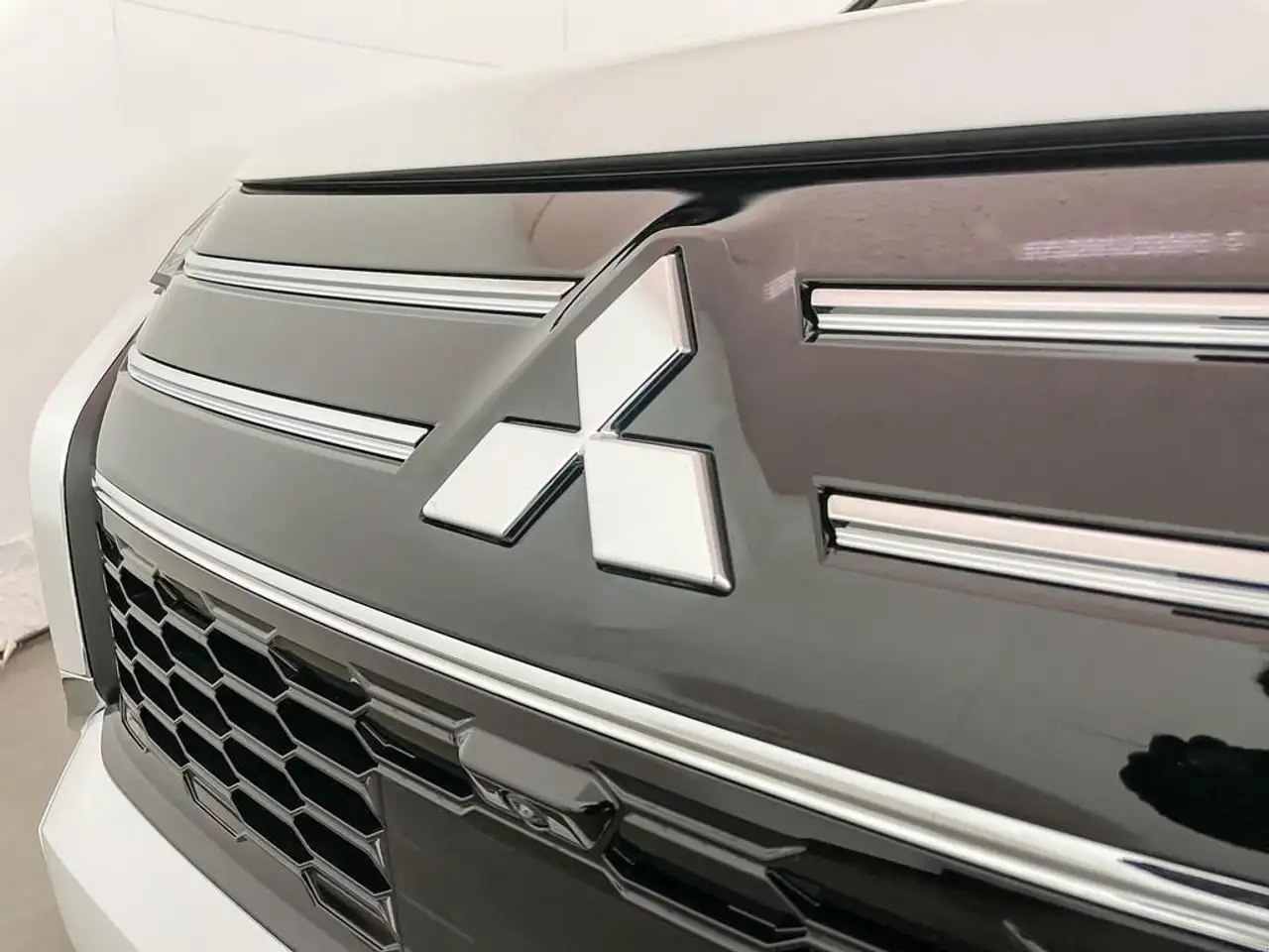 Mitsubishi Outlander снимка Mitsubishi Outlander