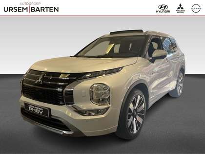 Mitsubishi Outlander 2.4 PHEV Instyle Van € 62.395,- voor € 60.330,-