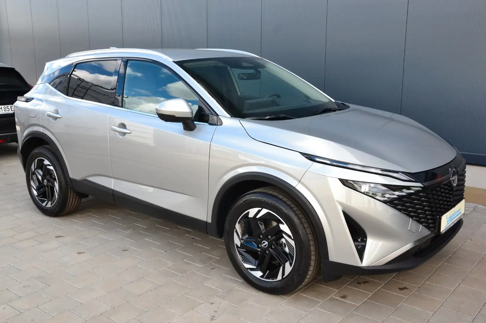 Nissan Qashqai 1.3 DIG-T MHEV 4x2 N-CONNECTA Silber - 1