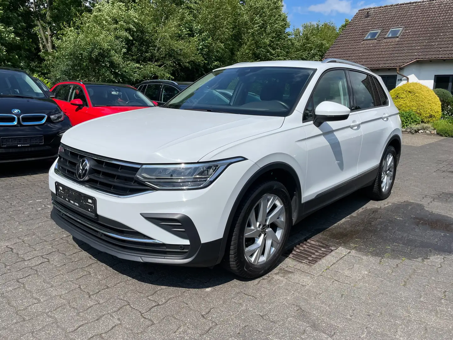 Volkswagen Tiguan Active 2.0 TDI SCR Active Navi el.AHK AWR RFK WiFI Weiß - 2