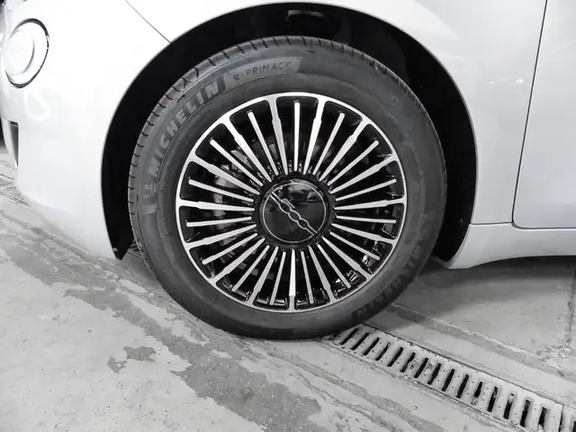Fiat 500c view 3