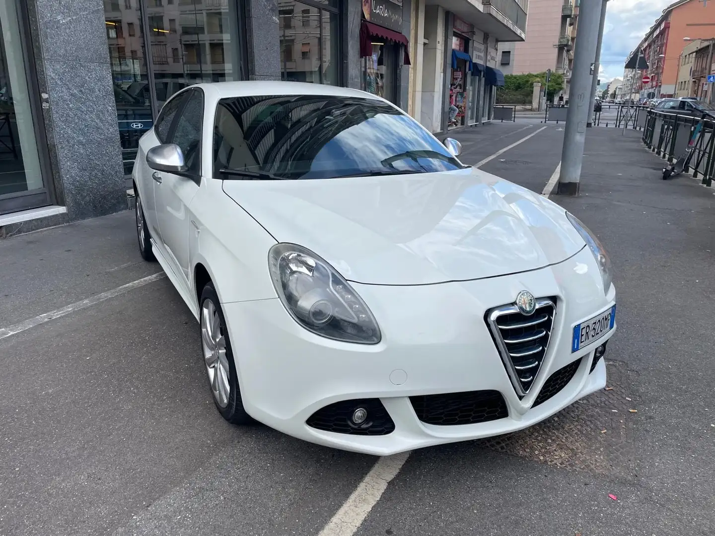 Alfa Romeo Giulietta Giulietta III 2010 2.0 jtdm2 Progression CL 140cv Wit - 1