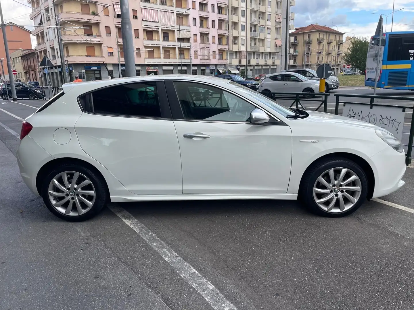 Alfa Romeo Giulietta Giulietta III 2010 2.0 jtdm2 Progression CL 140cv Wit - 2