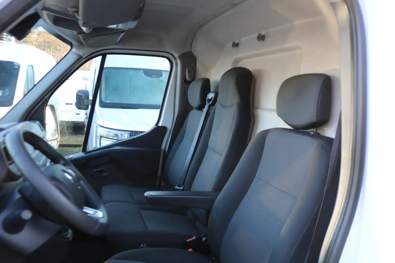 Renault Master T35 2.3 dCi 135pk L3 H2 Work Edition Blanc - 2