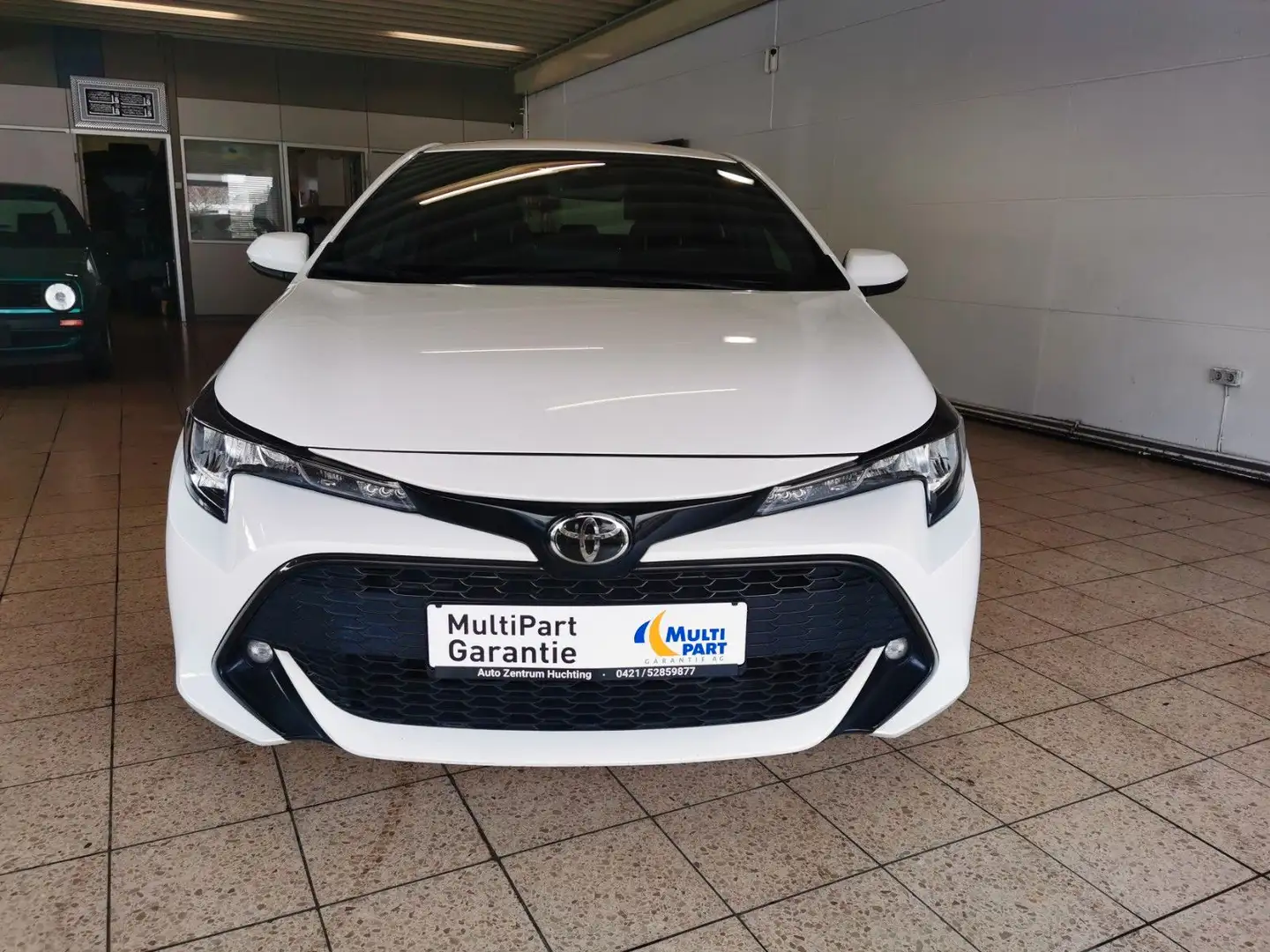 Toyota Corolla Comfort**1 HAND** White - 2