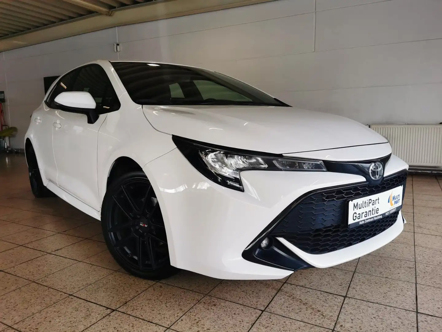 Toyota Corolla Comfort**1 HAND** White - 1