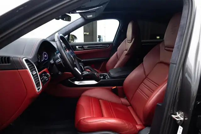 Porsche Cayenne view 5