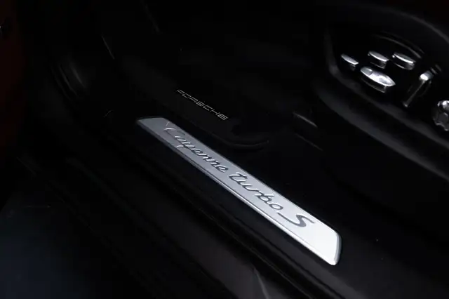 Porsche Cayenne view 18