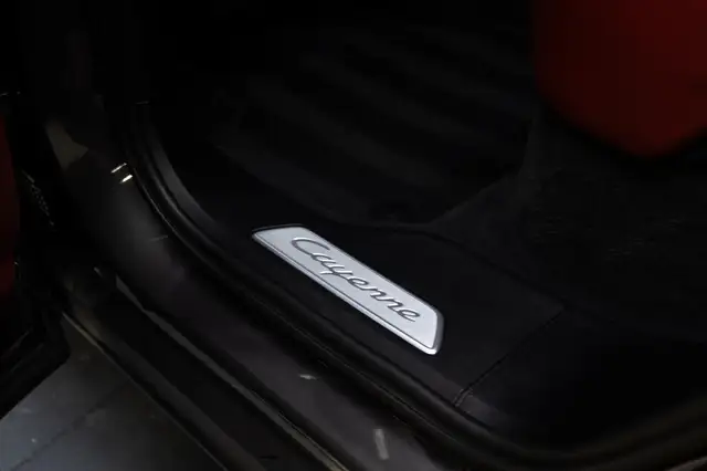 Porsche Cayenne view 21