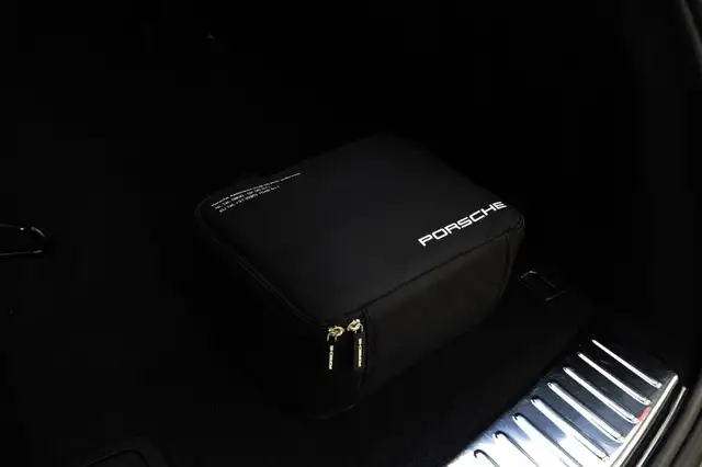 Porsche Cayenne view 27