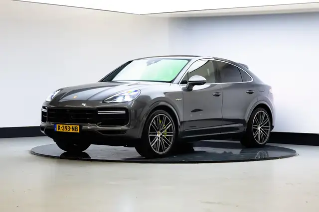Porsche Cayenne view 13
