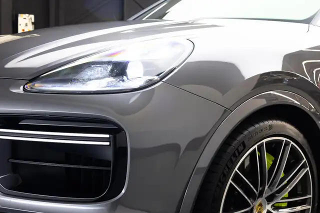 Porsche Cayenne view 30