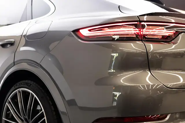 Porsche Cayenne view 29