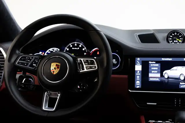 Porsche Cayenne view 7