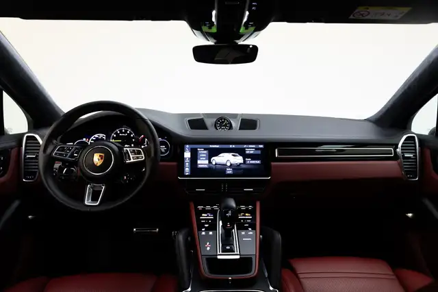 Porsche Cayenne view 3