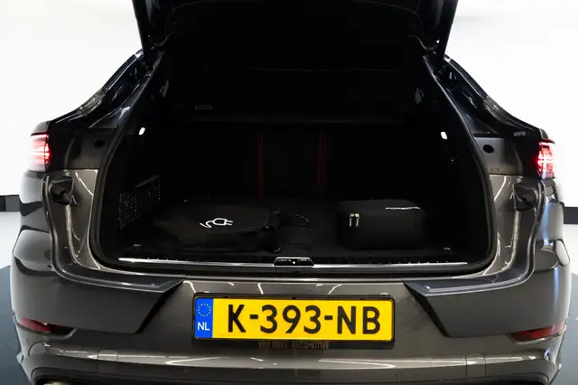 Porsche Cayenne view 25