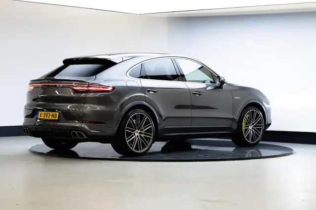 Porsche Cayenne view 14
