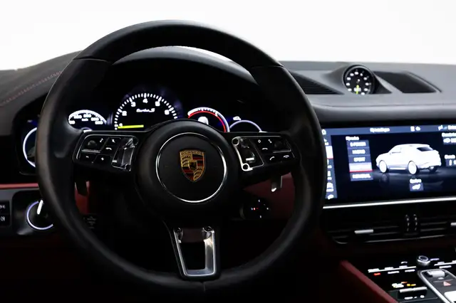 Porsche Cayenne view 8