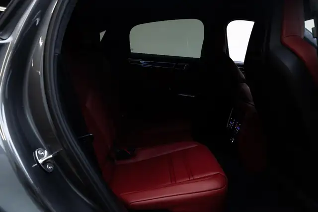 Porsche Cayenne view 23