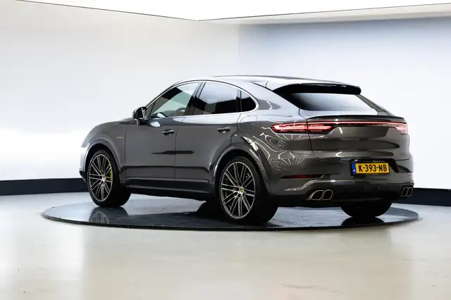 Porsche Cayenne view 2