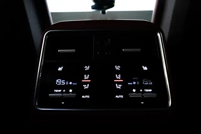 Porsche Cayenne view 22