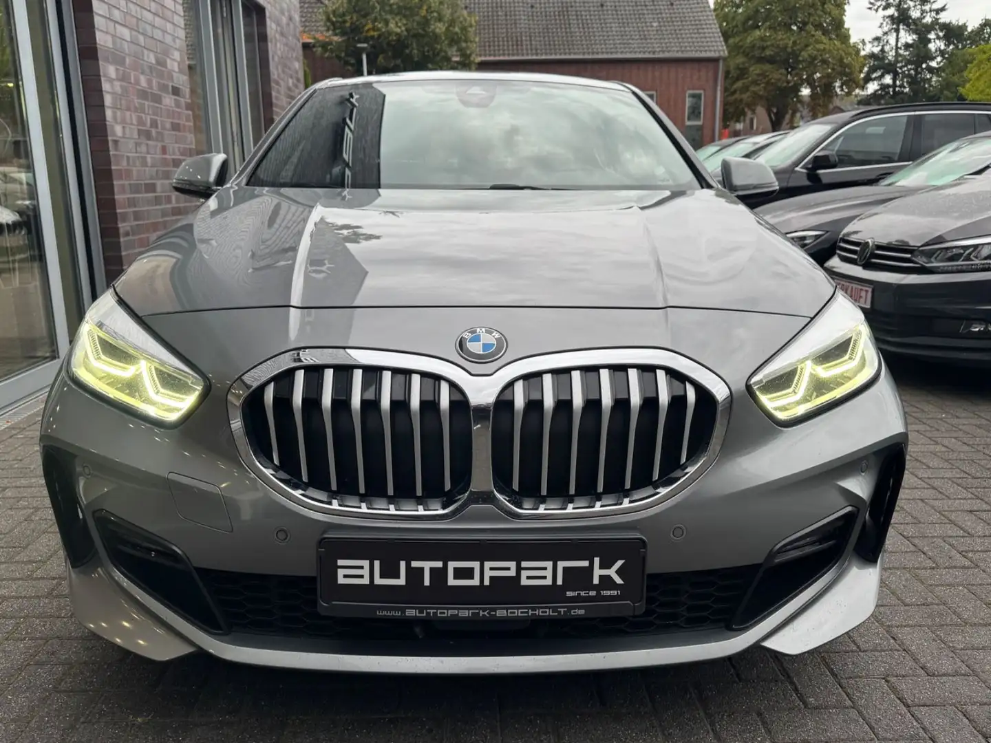 BMW 118 d lim M Sport h&k LenkHeiz LED AG+ LCProf 18" Gris - 2