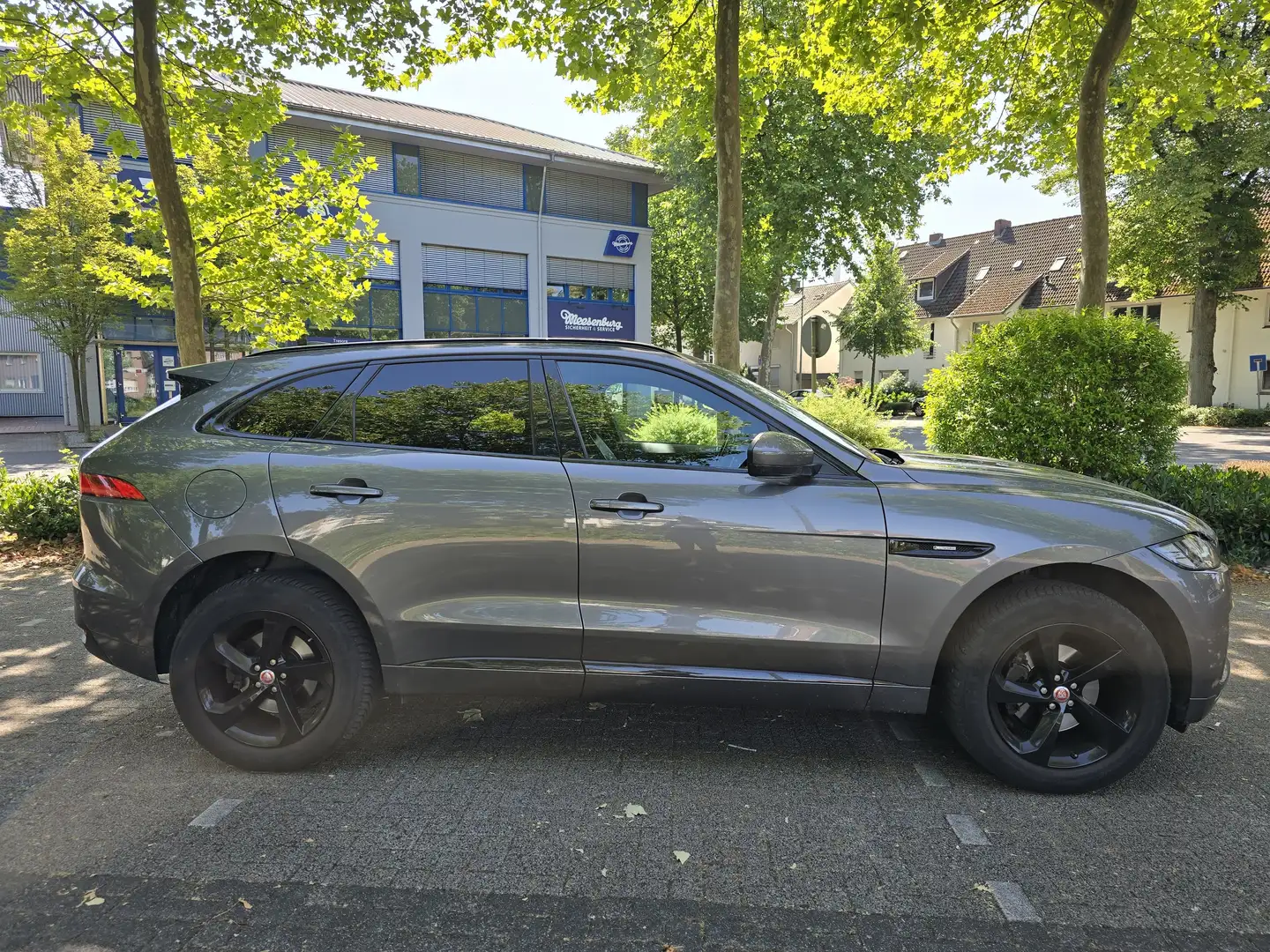 Jaguar F-Pace F-Pace 20d AWD Aut. R-Sport Gris - 1