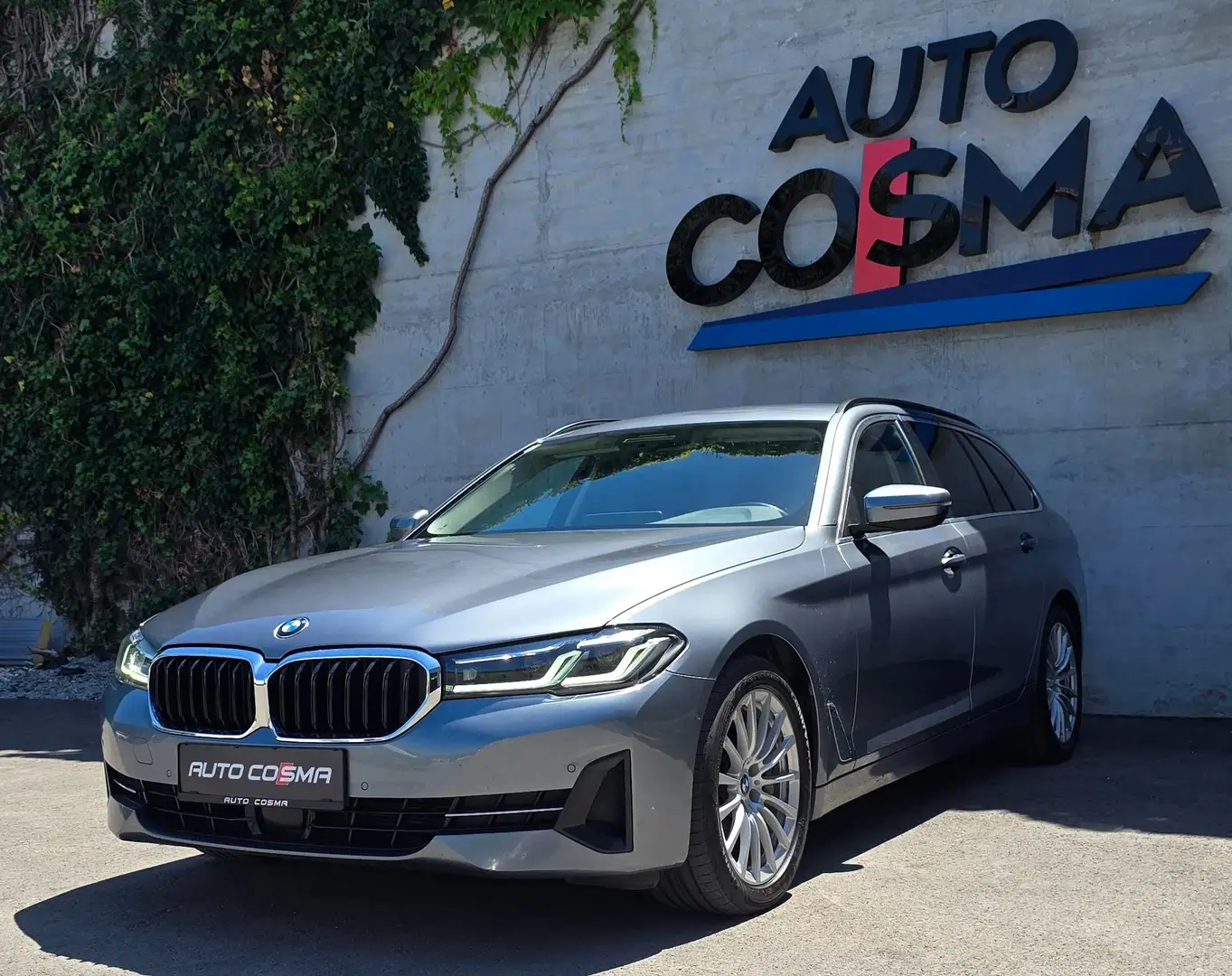 BMW 530 530d Touring xDrive Aut./AHK/KAMERA/LED/ Grau - 1