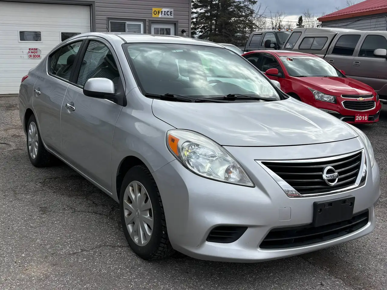 Nissan Versa fotografie Nissan Versa