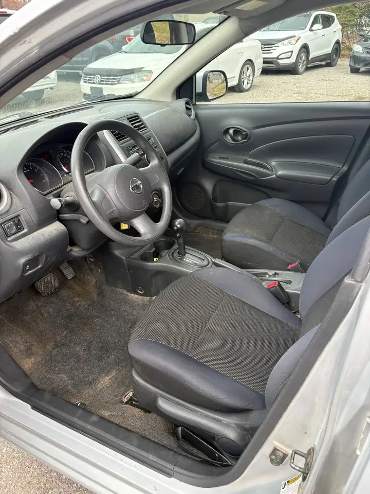 Nissan Versa fotografie Nissan Versa