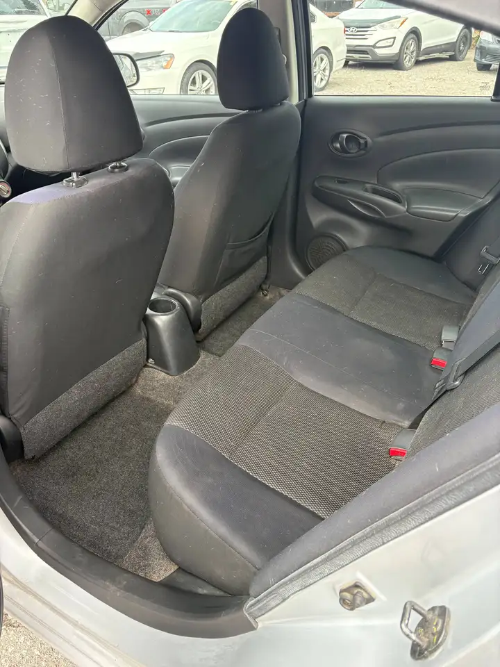 Nissan Versa fotografie Nissan Versa