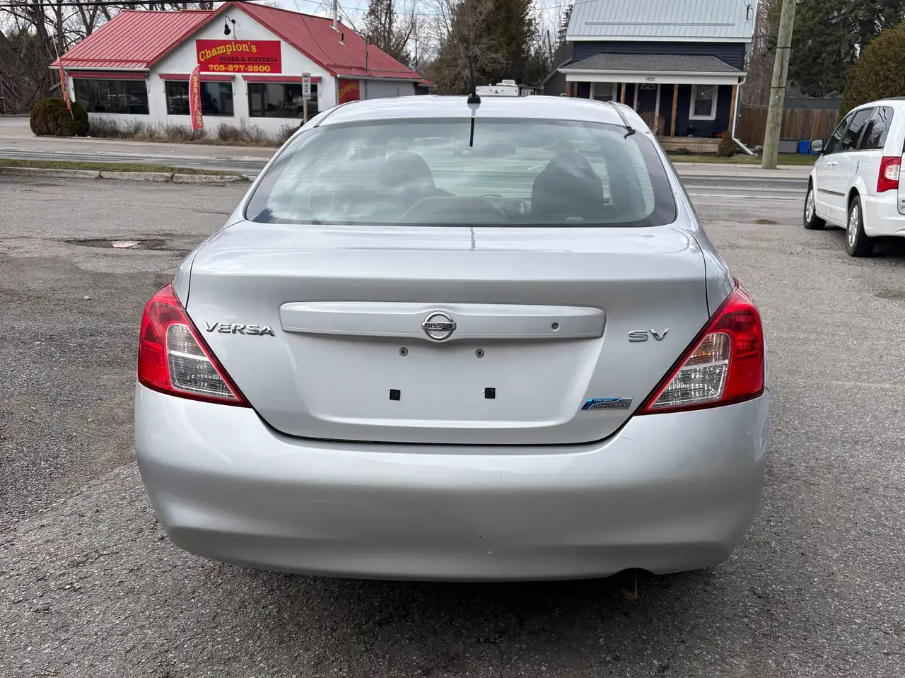 Nissan Versa fotografie Nissan Versa