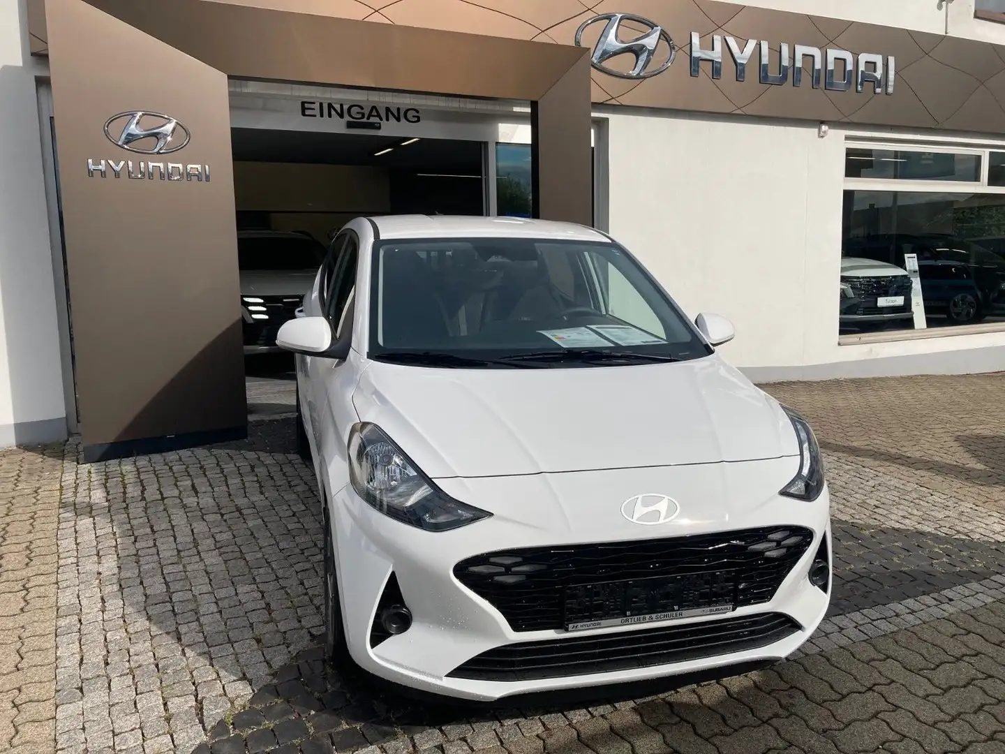 Hyundai i10 Automatik 1.0AMT 63PS Trend + Komfort + Navi Weiß - 1