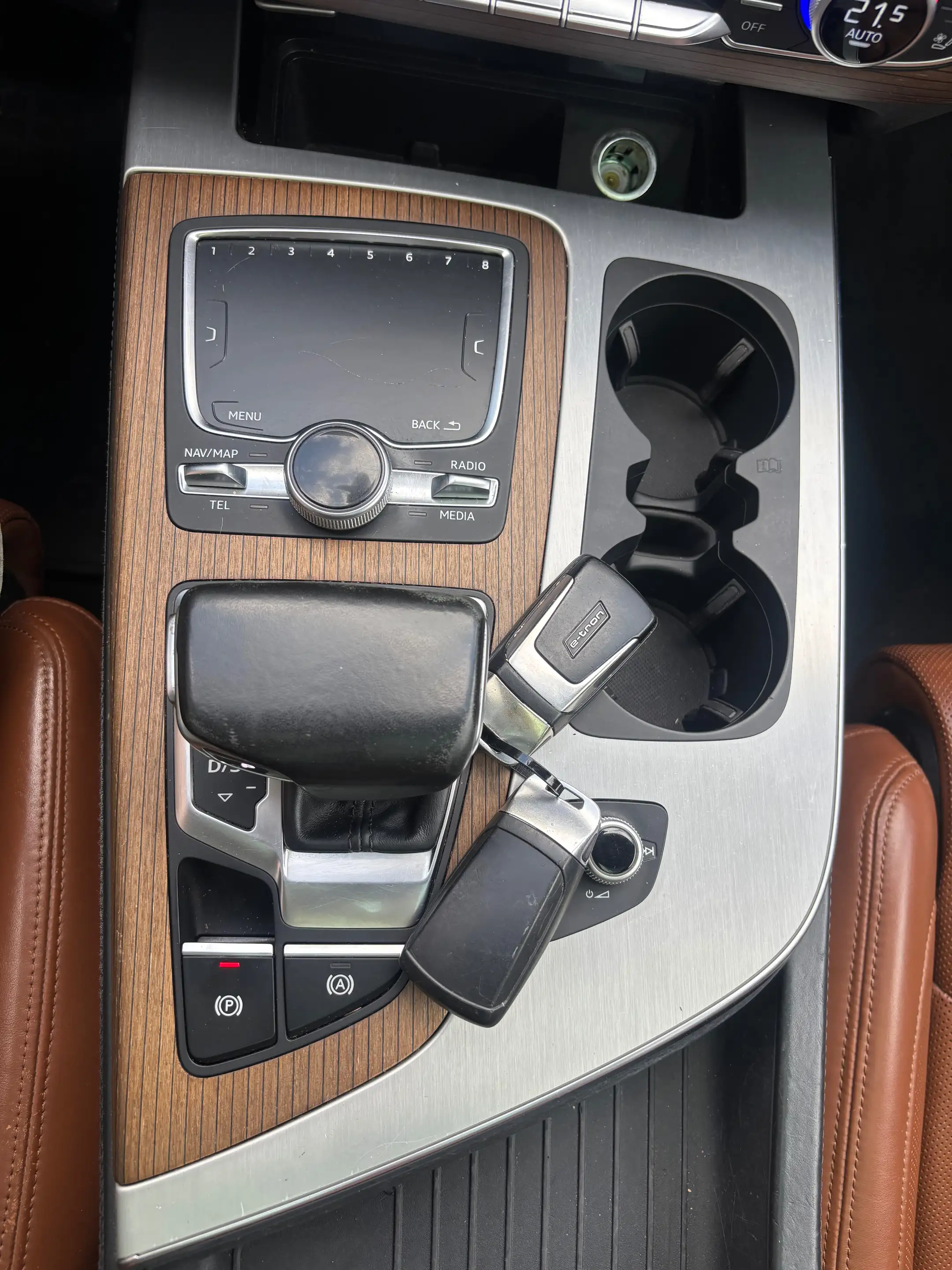 Audi Q7 e-tron Q7 e-tron 3.0 TDi V6 Quattro e-tron — photo 11
