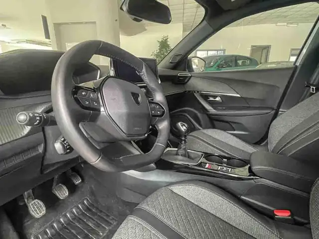 Peugeot 2008 view 9