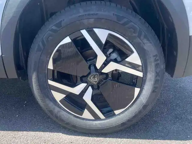 Peugeot 2008 view 6