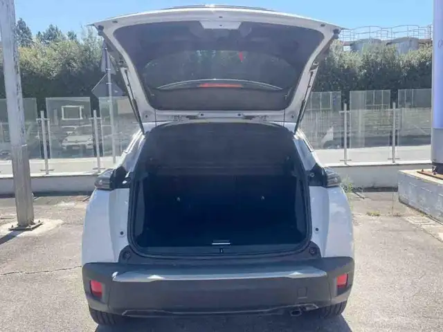 Peugeot 2008 view 5
