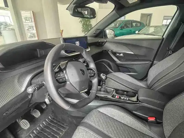 Peugeot 2008 view 12